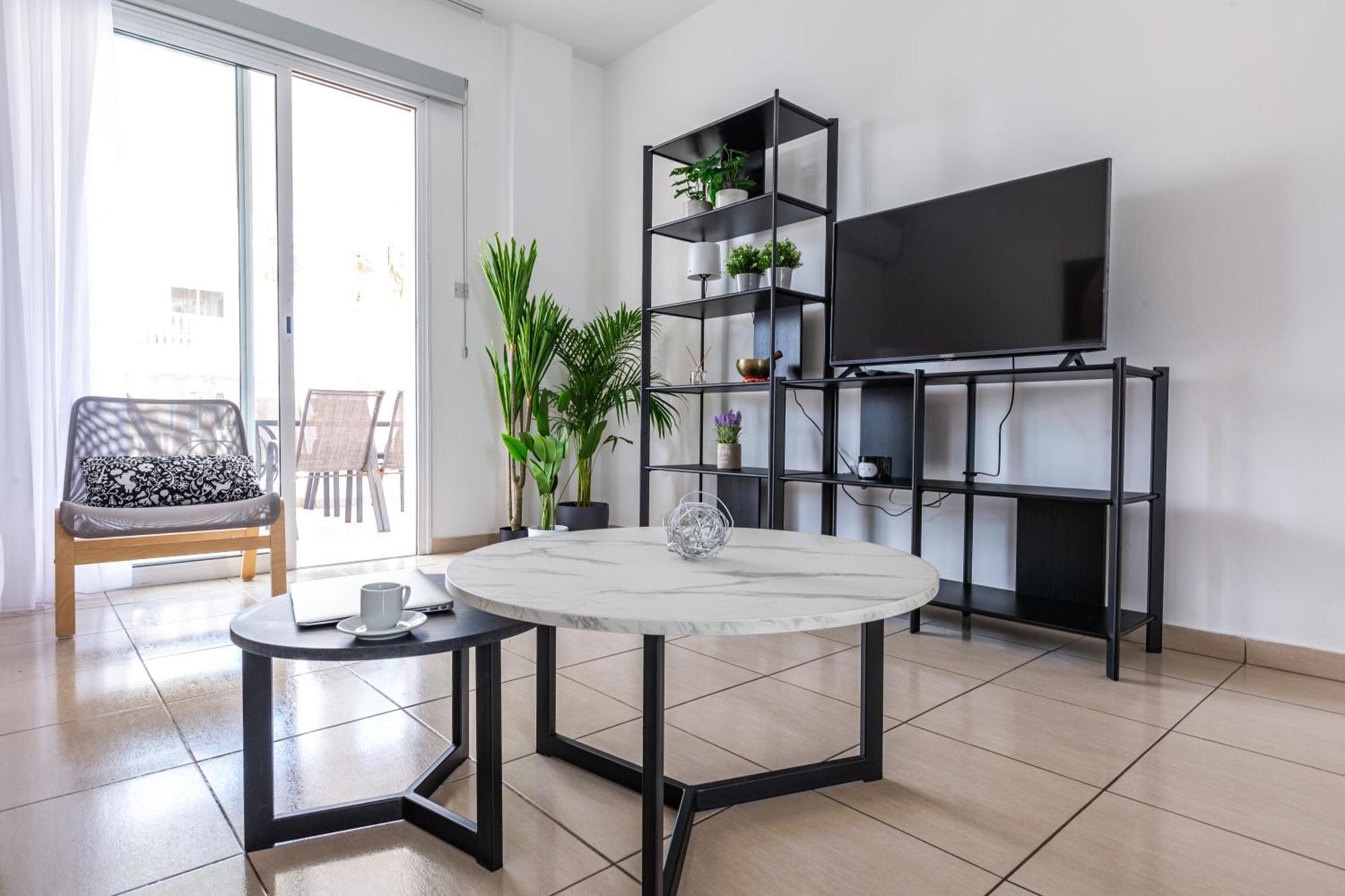Beautiful 2 Bed Apartment In Paphos Cyprus Eksteriør bilde