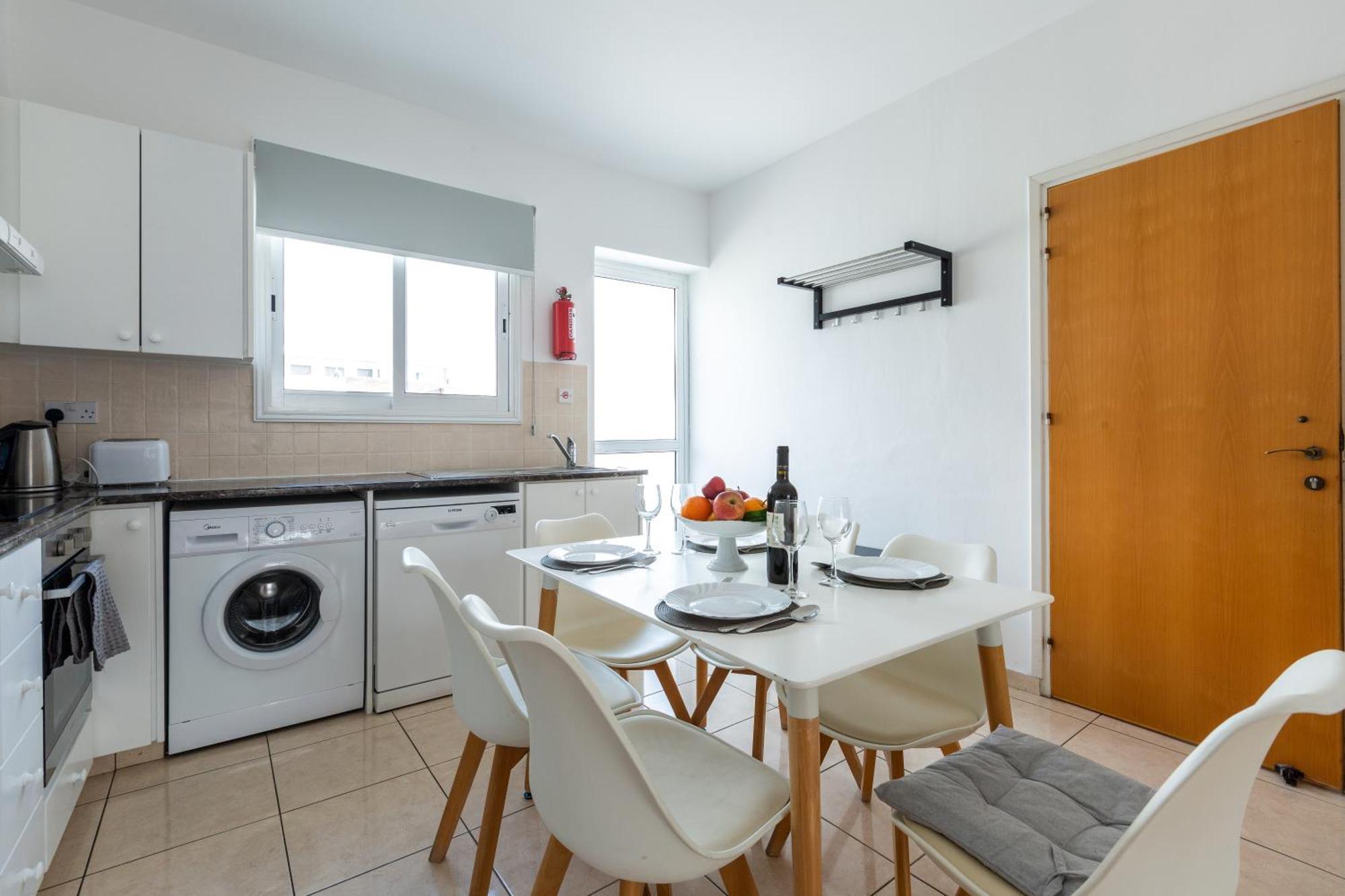 Beautiful 2 Bed Apartment In Paphos Cyprus Eksteriør bilde