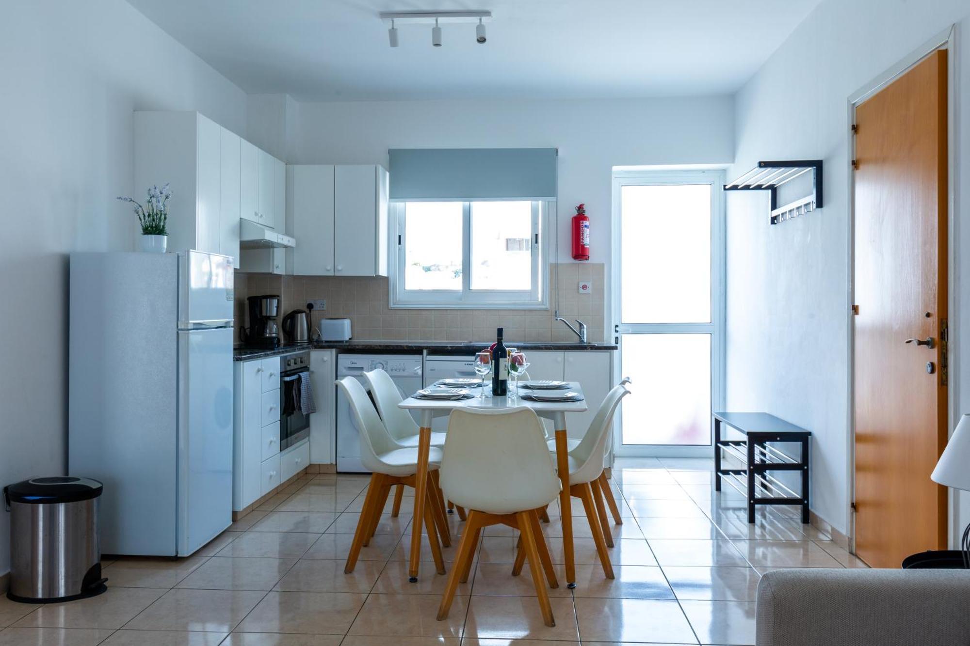 Beautiful 2 Bed Apartment In Paphos Cyprus Eksteriør bilde