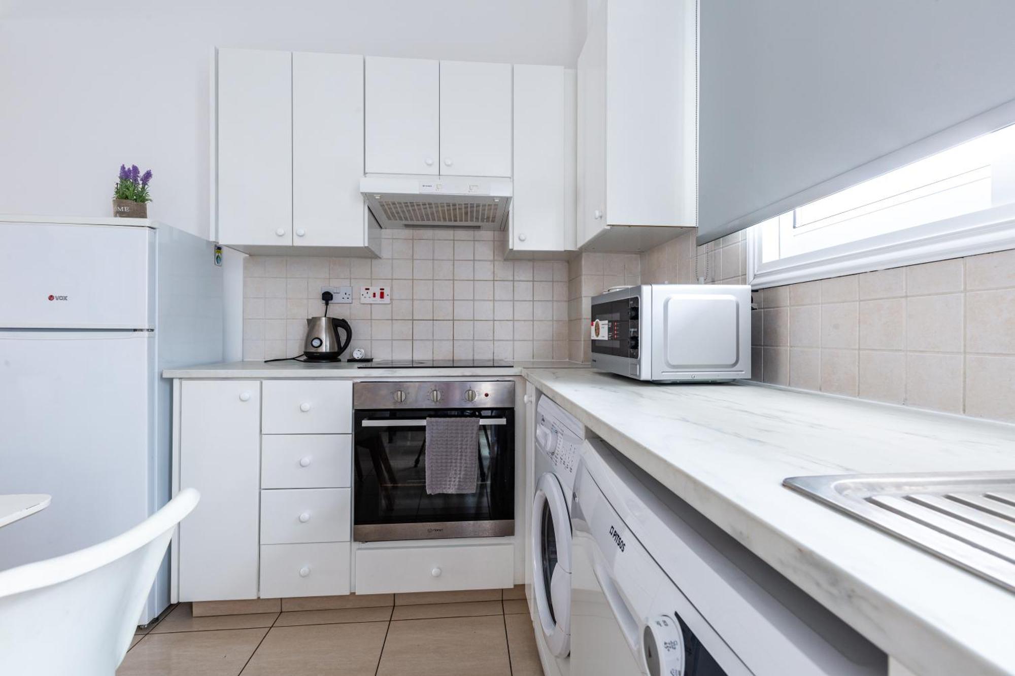 Beautiful 2 Bed Apartment In Paphos Cyprus Eksteriør bilde