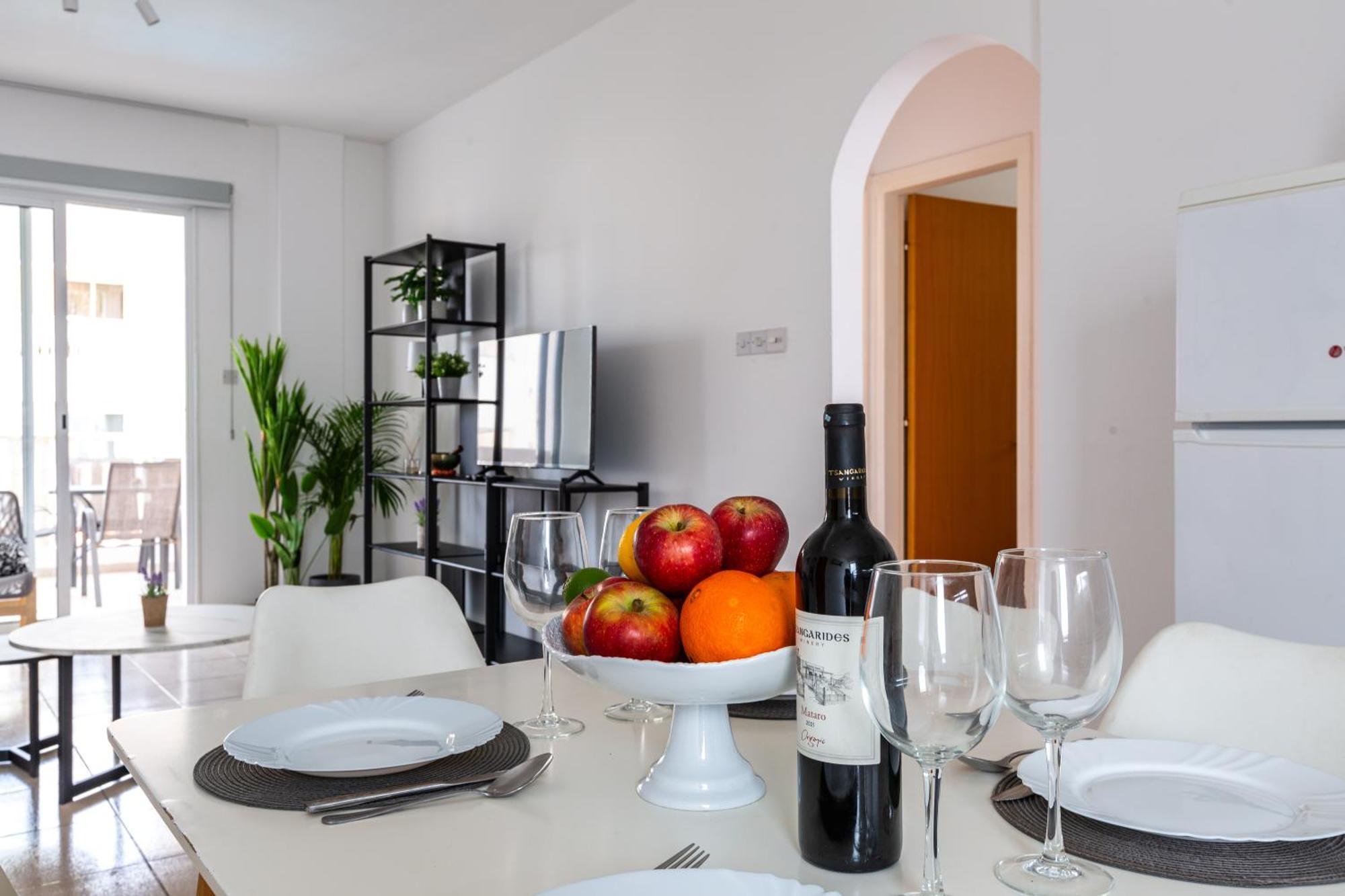 Beautiful 2 Bed Apartment In Paphos Cyprus Eksteriør bilde