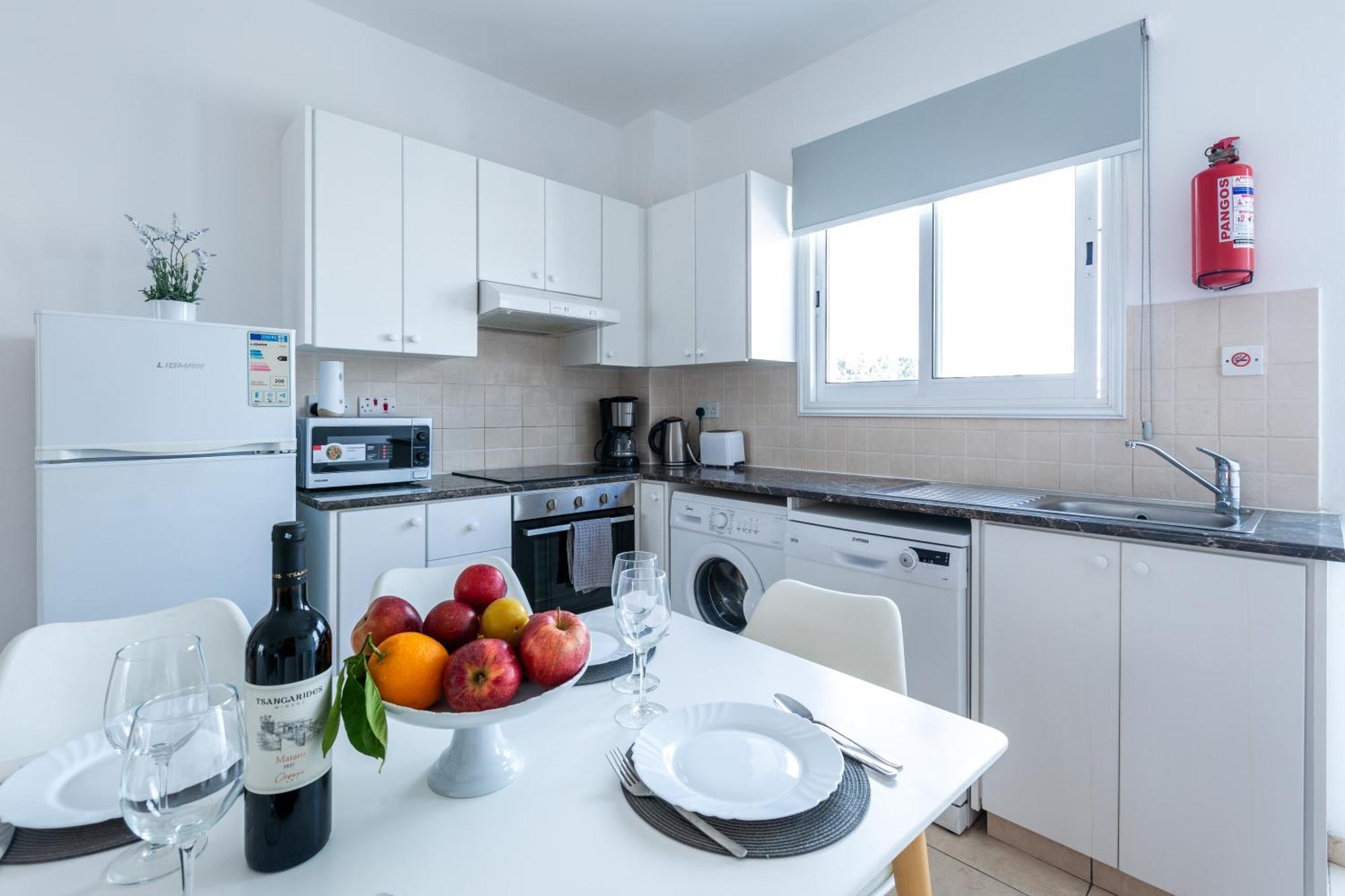 Beautiful 2 Bed Apartment In Paphos Cyprus Eksteriør bilde