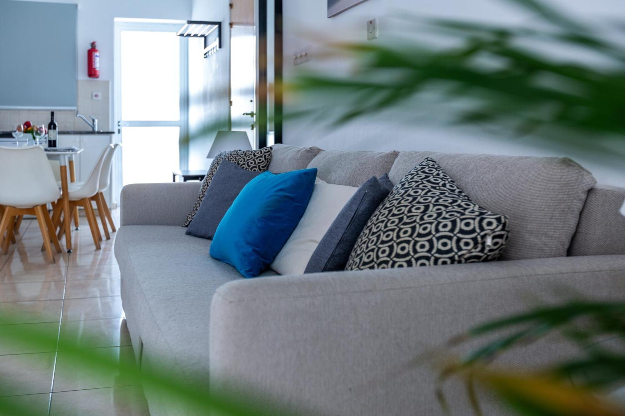 Beautiful 2 Bed Apartment In Paphos Cyprus Eksteriør bilde