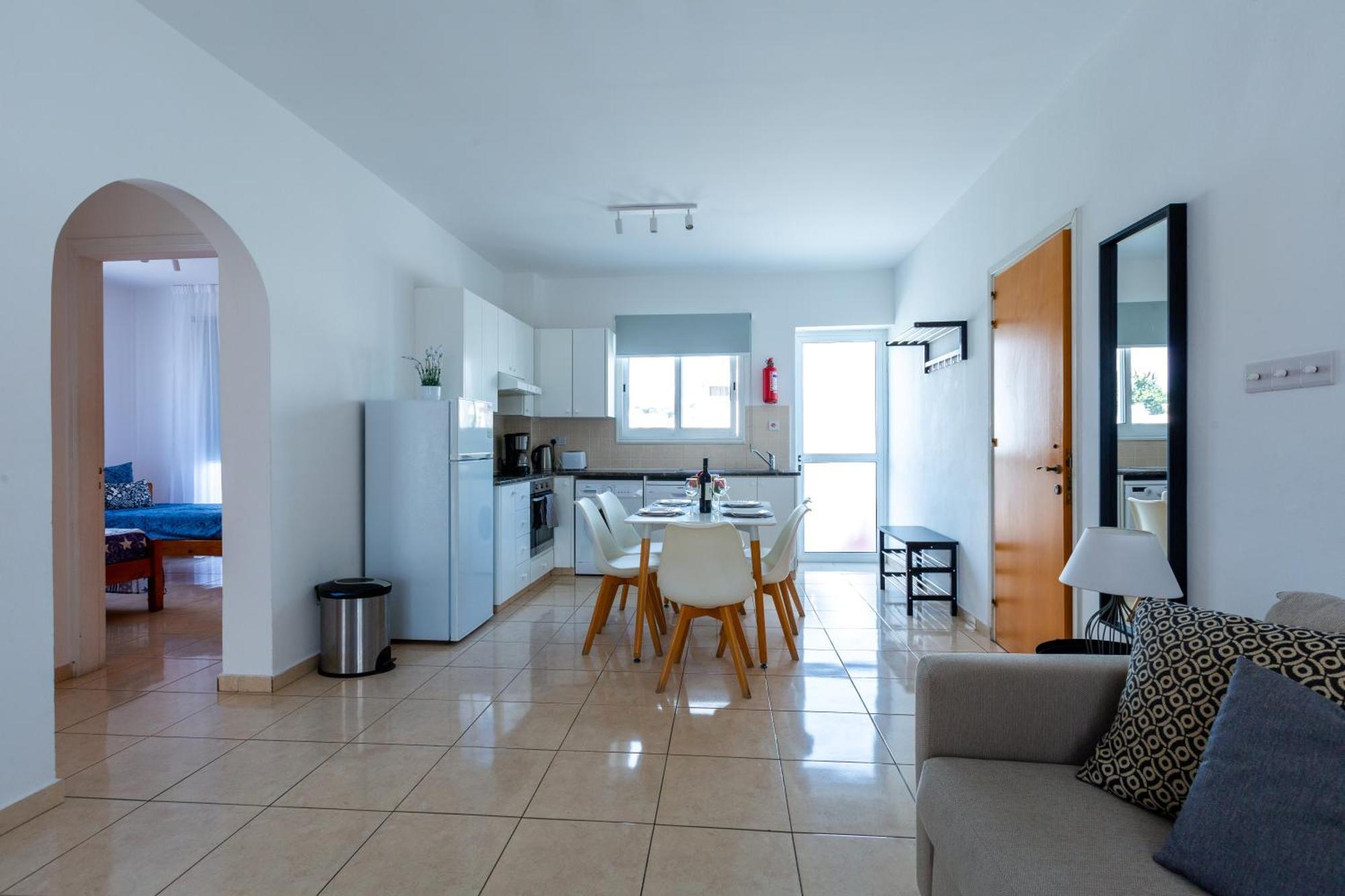 Beautiful 2 Bed Apartment In Paphos Cyprus Eksteriør bilde