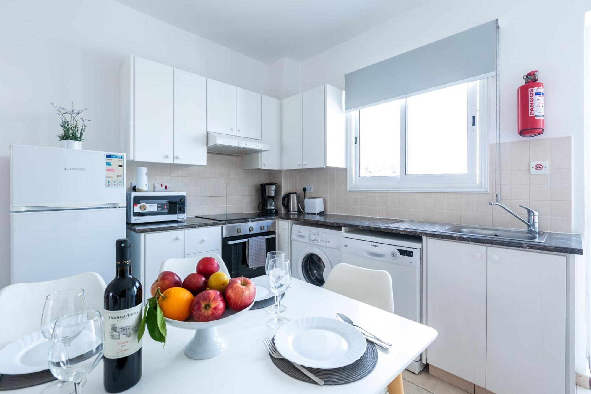 Beautiful 2 Bed Apartment In Paphos Cyprus Eksteriør bilde